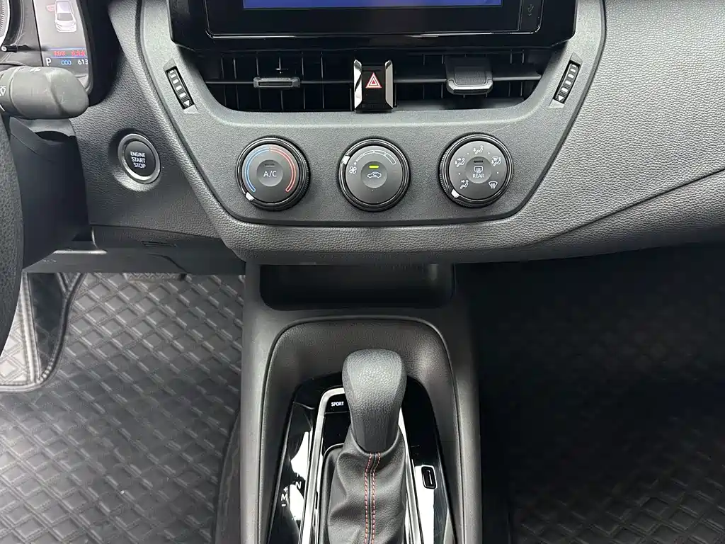 Toyota Corolla 2023 — фото 14