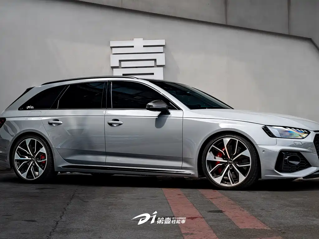 Audi RS 4 2021 — фото 5