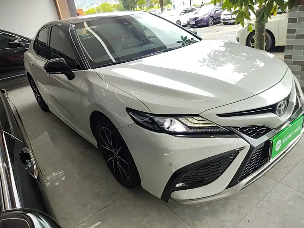 Toyota Camry 2023 — фото 4