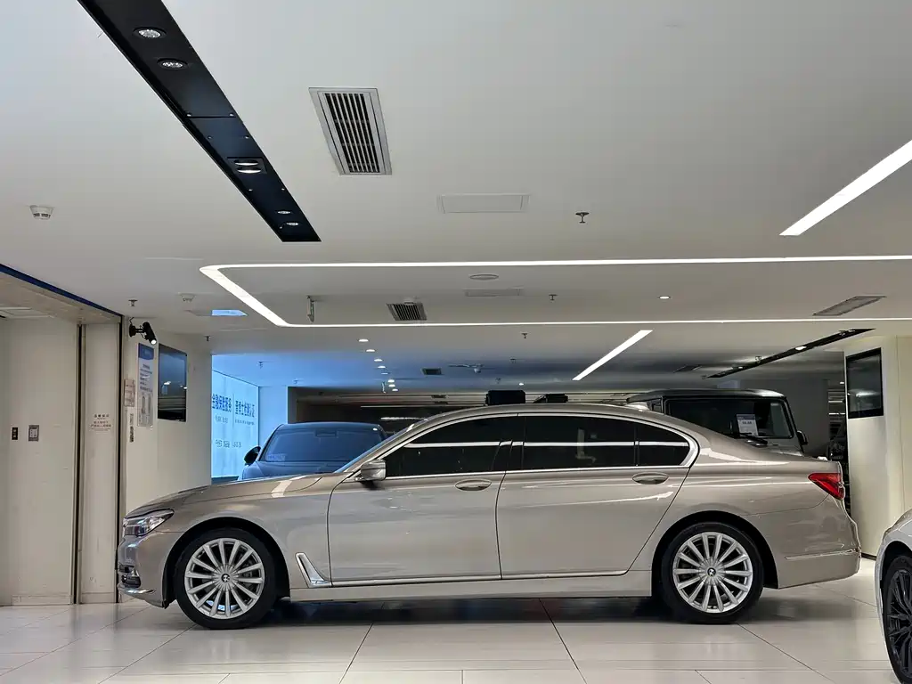 BMW 7 Series 2018 — фото 4