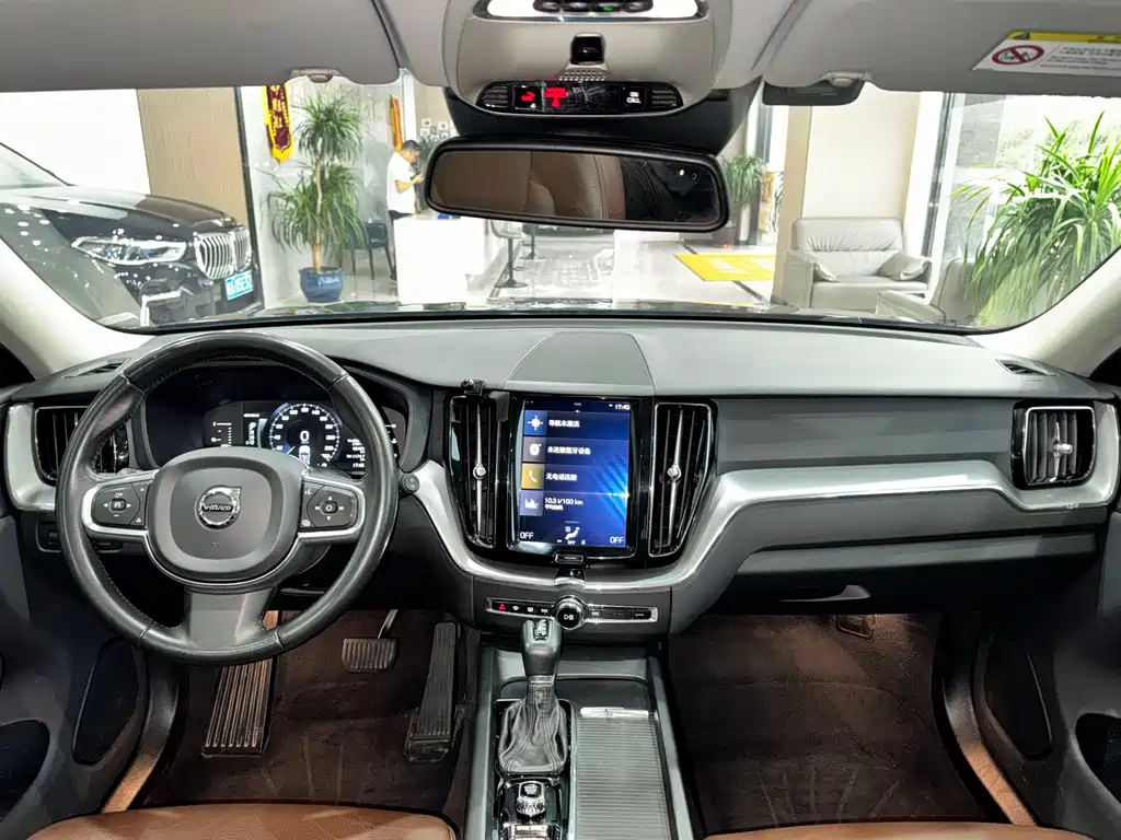 Volvo XC60 2020 — фото 21