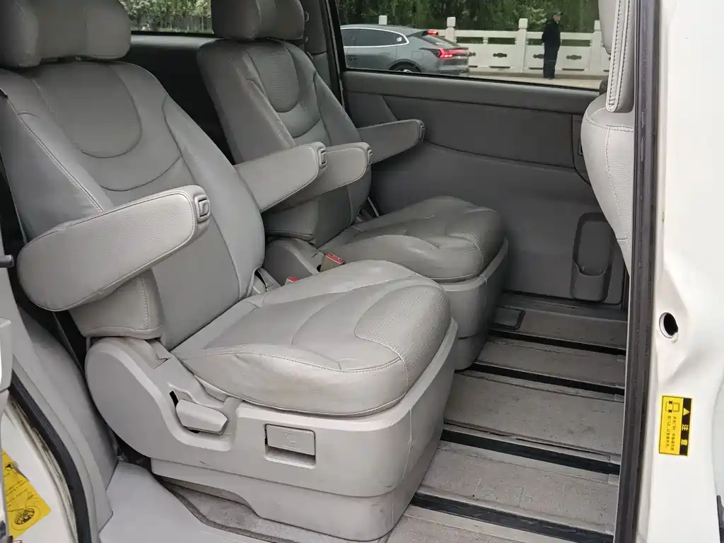 Luxgen Big 7 MPV 2015 — фото 10