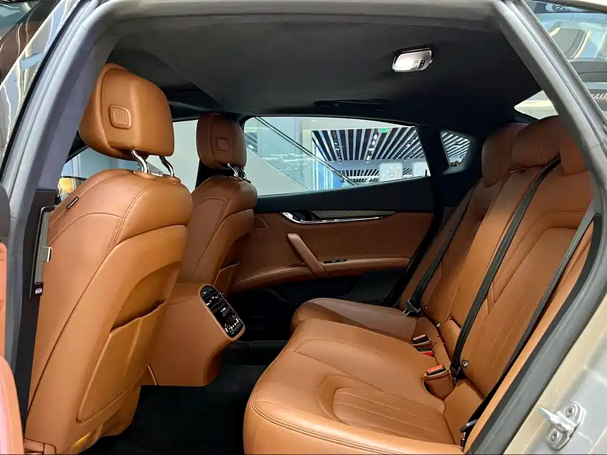 Maserati Quattroporte 2019 — фото 19