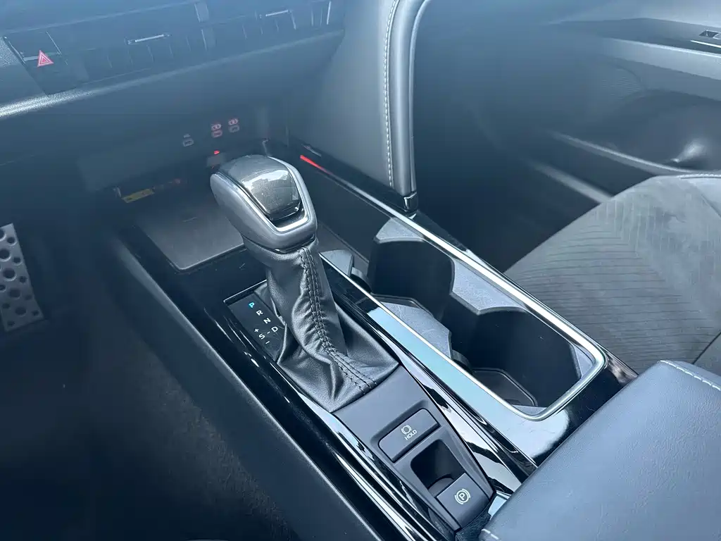 Toyota Camry 2025 — фото 23