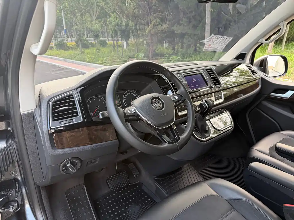 Volkswagen Multivan 2018 — фото 11