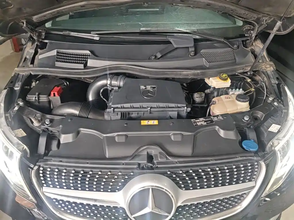 Mercedes-Benz V-Class 2022 — фото 20
