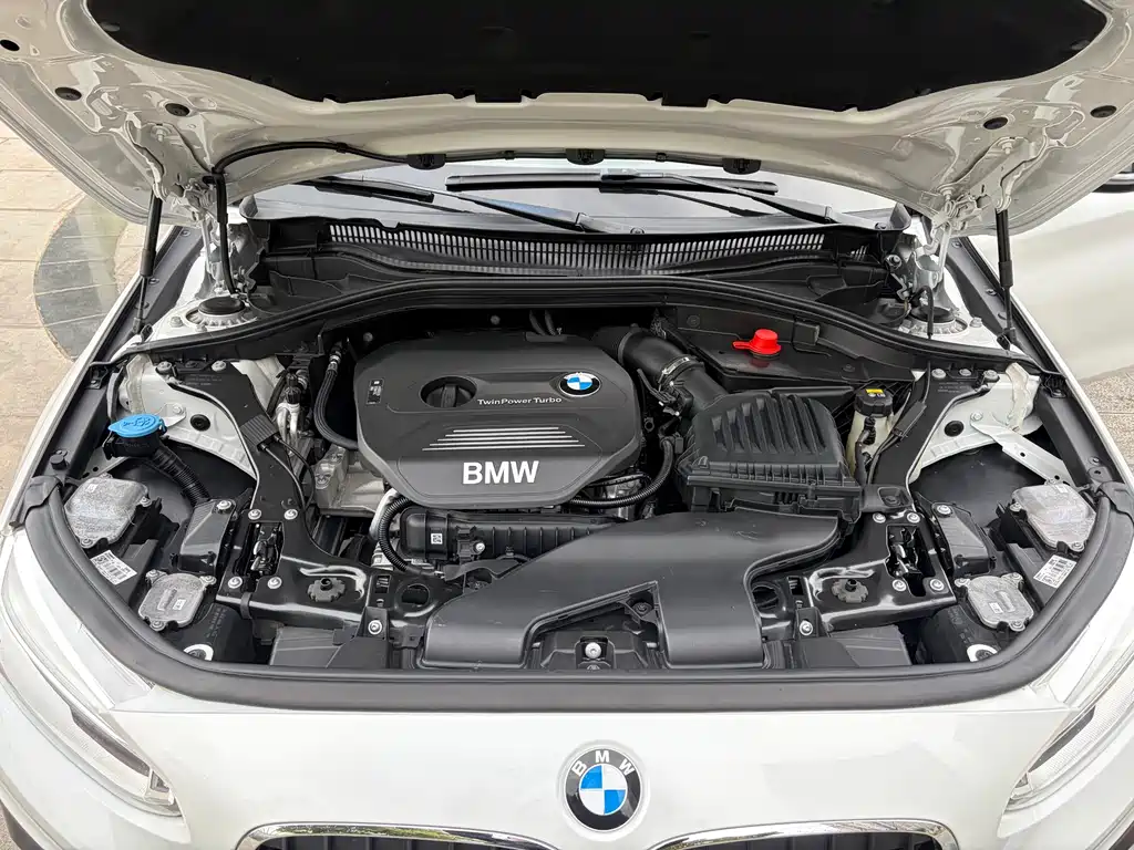 BMW 1 Series 2017 — фото 13