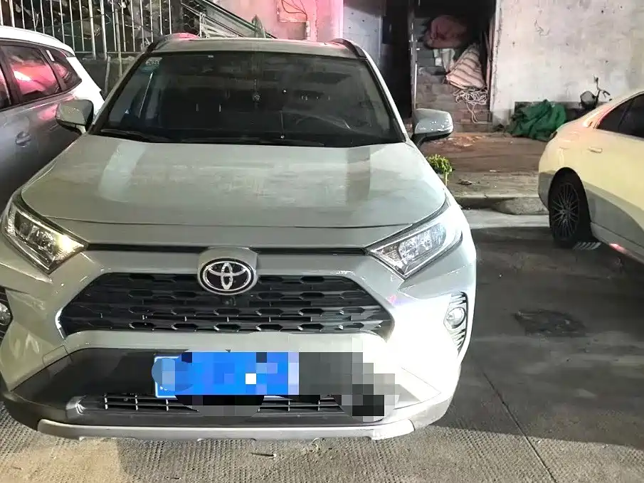 Toyota RAV4 2019 — фото 2