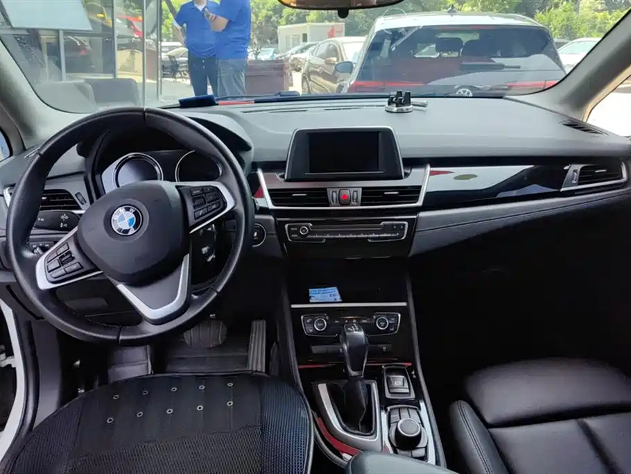 BMW 2 Series Active Tourer 2019 — фото 12
