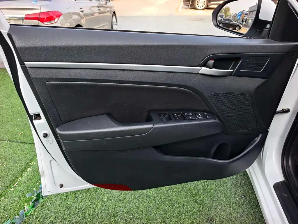 Hyundai Elantra 2020 — фото 10