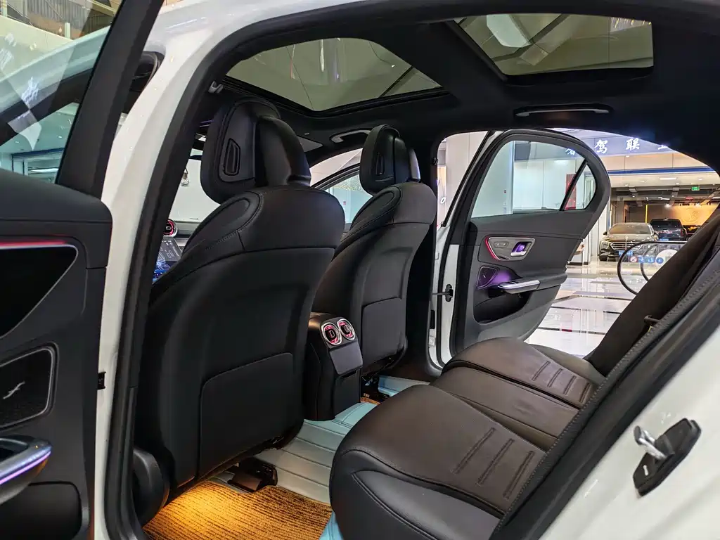 Mercedes-Benz C-Class 2024