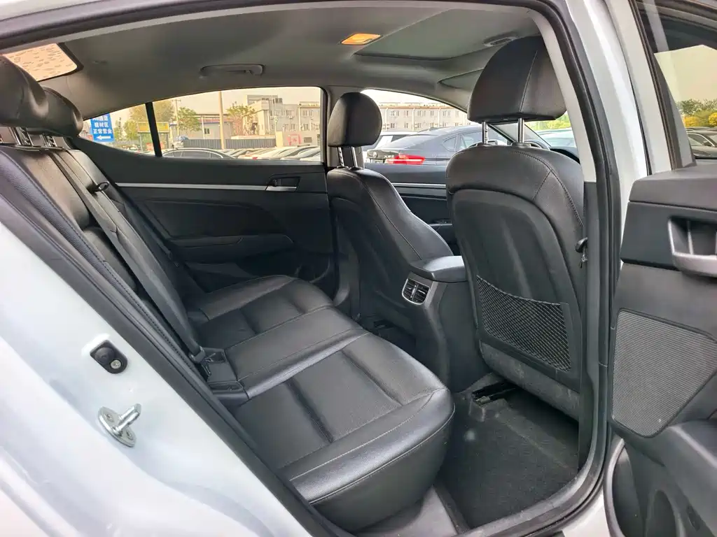 Hyundai Elantra 2020 — фото 20