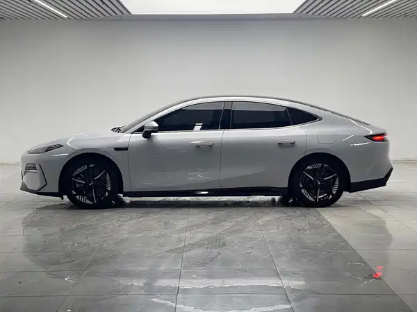 Geely Galaxy E8 2025