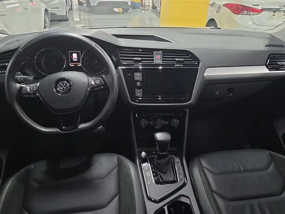 Volkswagen Tiguan L 2019 — фото 12