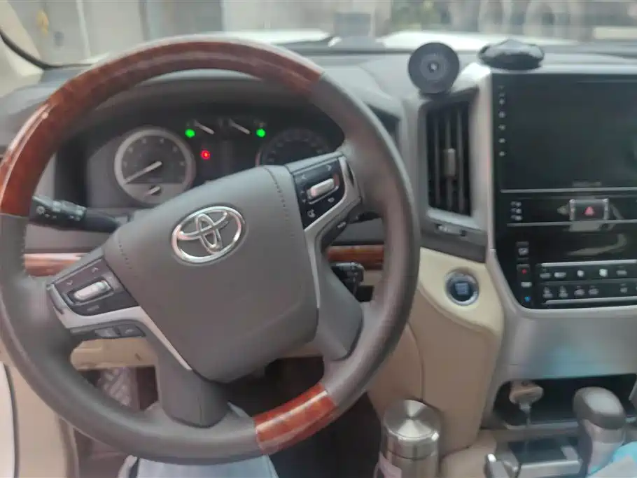 Toyota Land Cruiser 2019 — фото 12