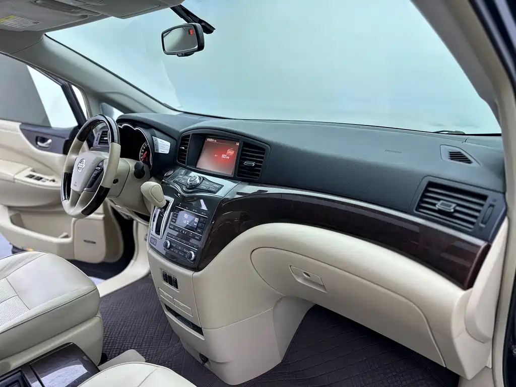 Nissan Quest 2017 — фото 21