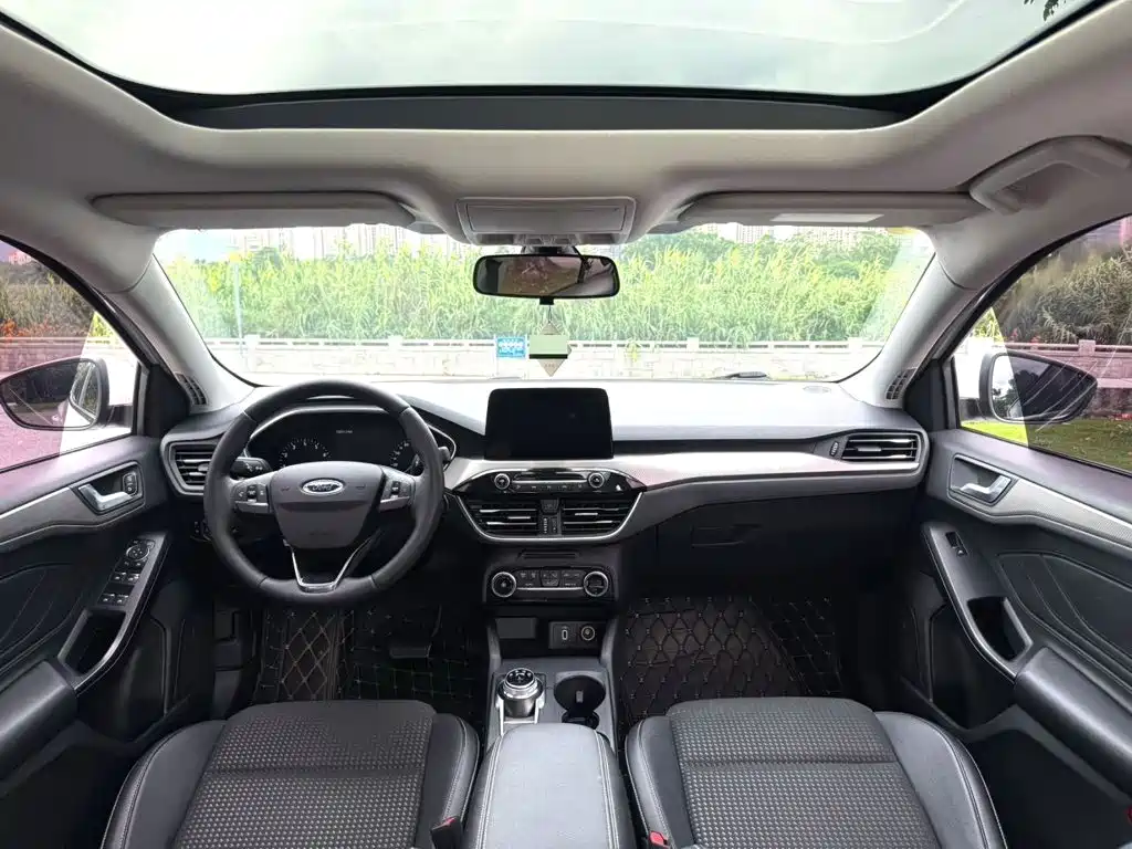 Ford Focus 2020 — фото 10