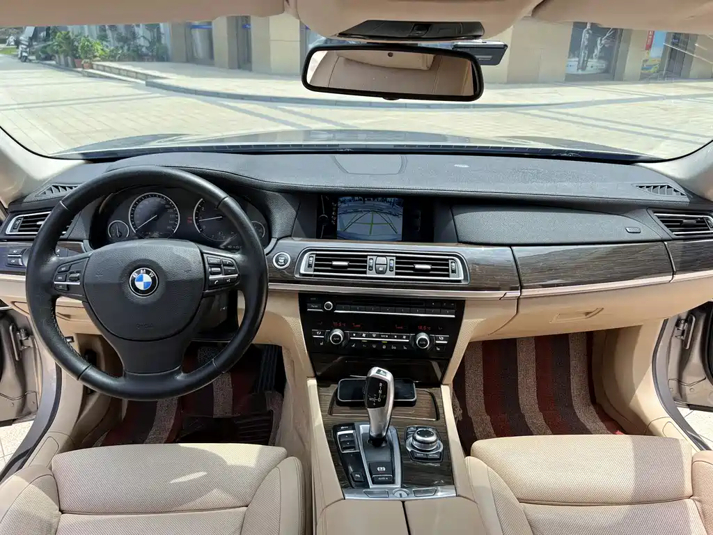 BMW 7 Series 2010 — фото 6