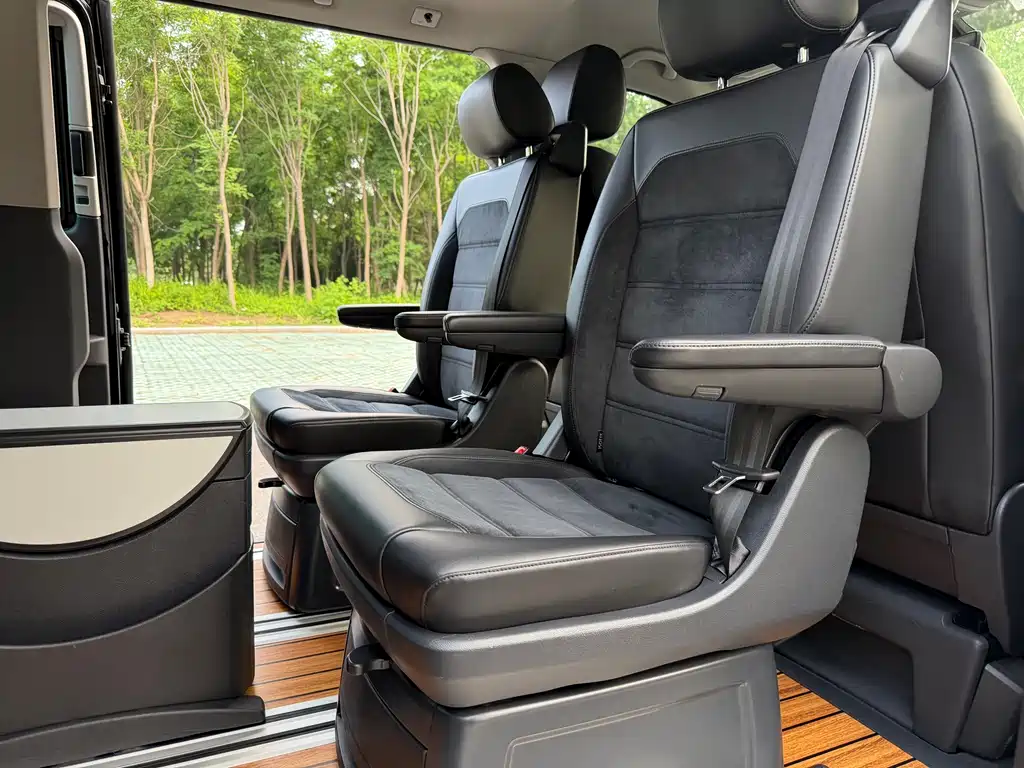 Volkswagen Multivan 2018 — фото 19