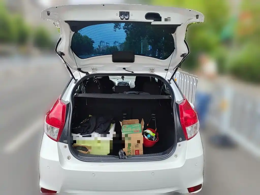 Toyota Yaris L 2015 — фото 20