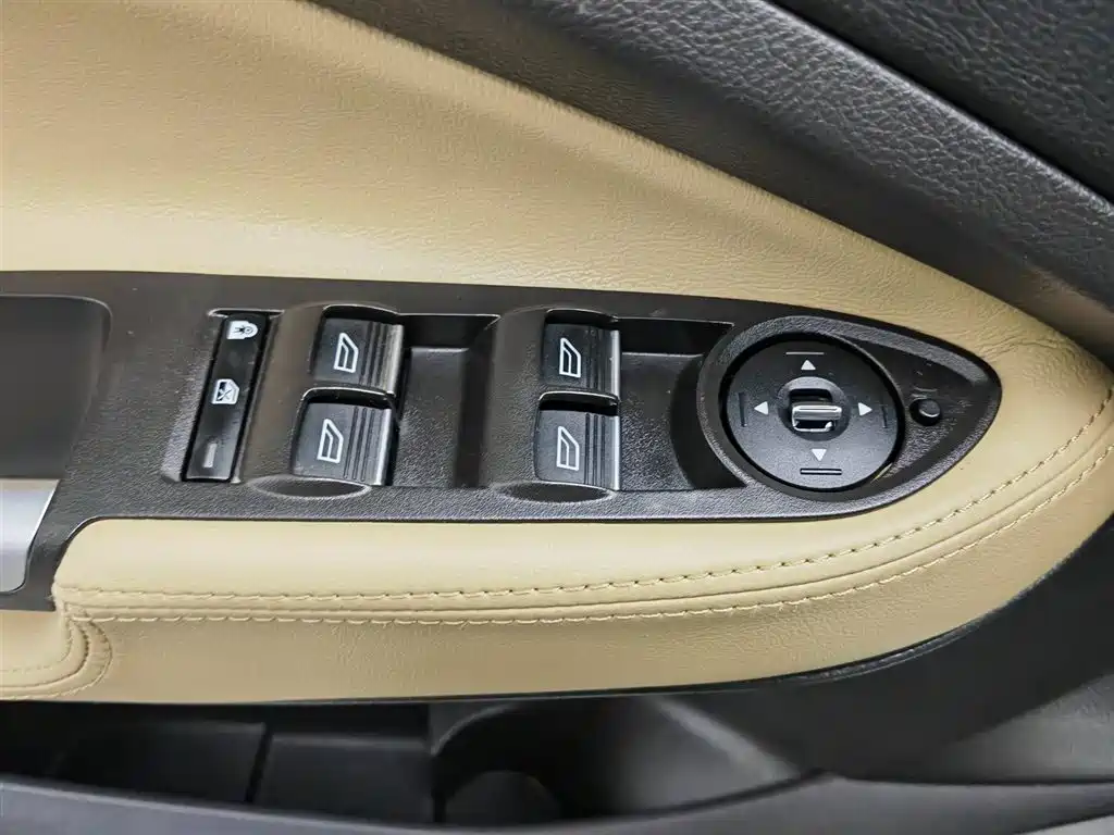 Ford Kuga 2016 — фото 9