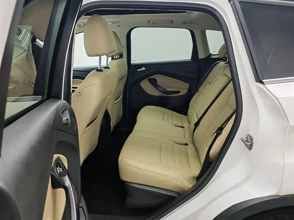 Ford Kuga 2016 — фото 15