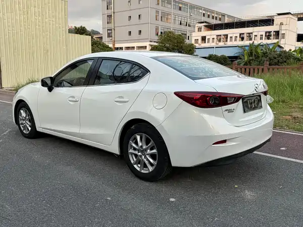 Mazda 3 Axela 2016