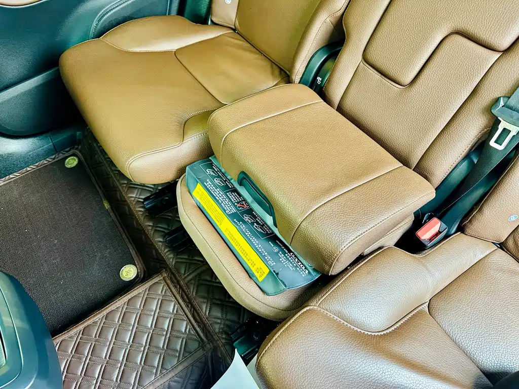 Volvo XC90 2022 — фото 15