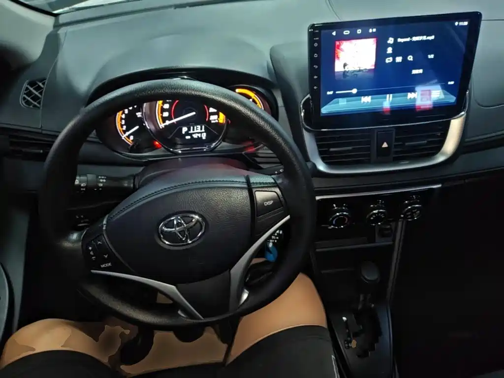 Toyota Yaris L 2022 — фото 10