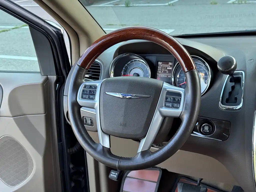 Chrysler Grand Voyager 2014 — фото 11