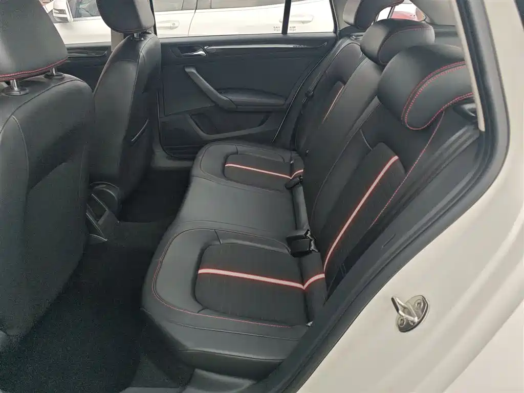 Skoda Rapid Spaceback 2020 — фото 13