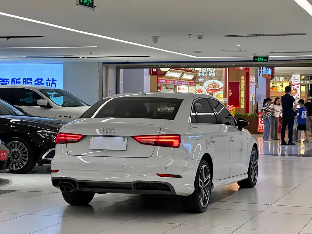 Audi A3 2018 — фото 5