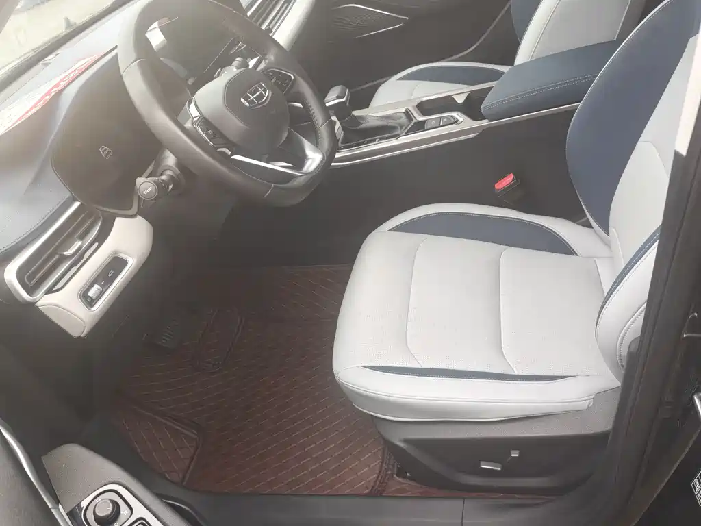 Geely Emgrand 2022