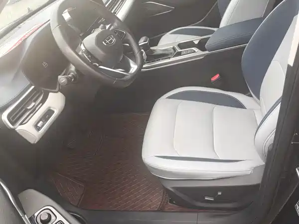 Geely Emgrand 2022