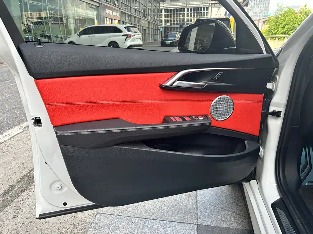 BMW 1 Series 2021 — фото 10