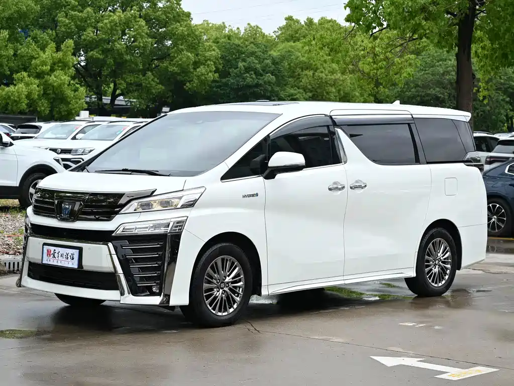Toyota Vellfire 2023 — фото 1
