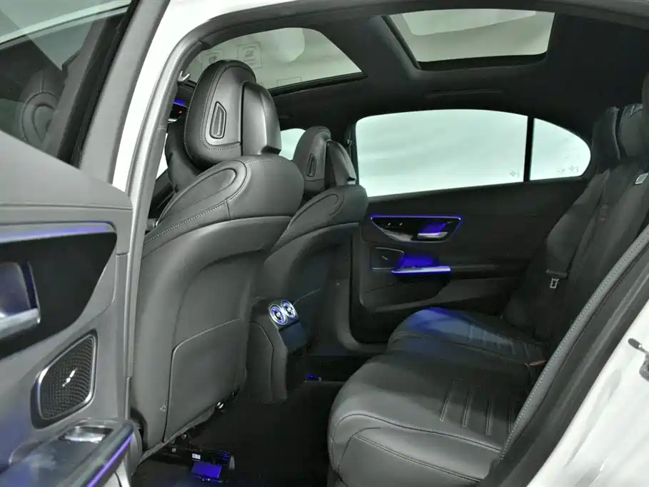 Mercedes-Benz C-Class 2024 — фото 10