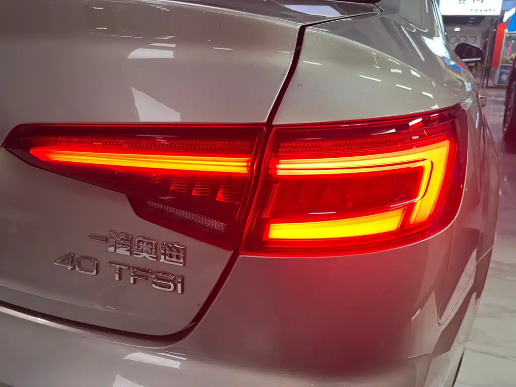 Audi A4L 2019 — фото 13