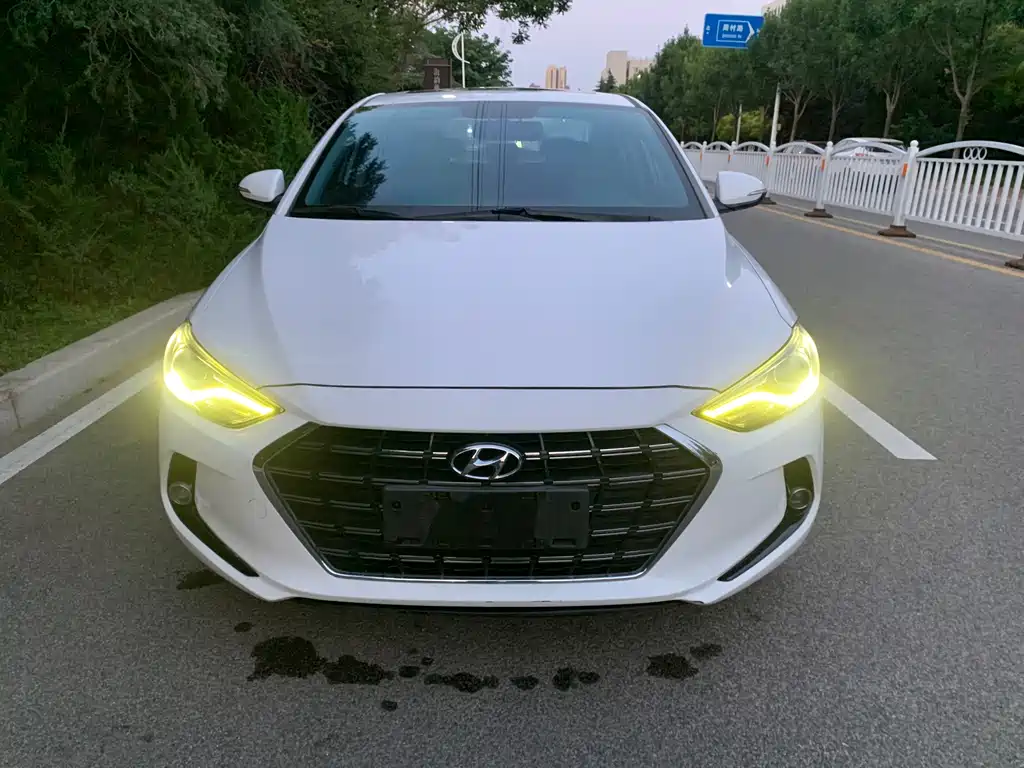 Hyundai Elantra 2019 — фото 2