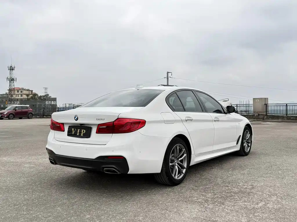 BMW 5 Series 2018 — фото 3