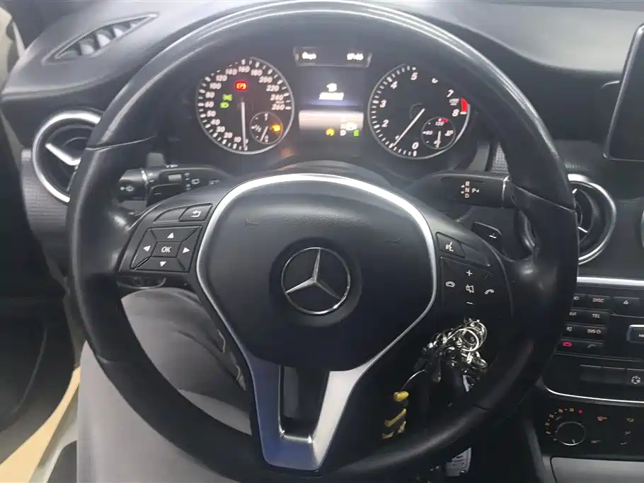 Mercedes-Benz A-Class 2015 — фото 14