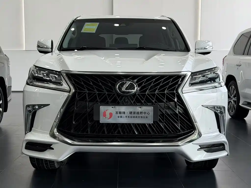 Lexus LX 2019 — фото 1