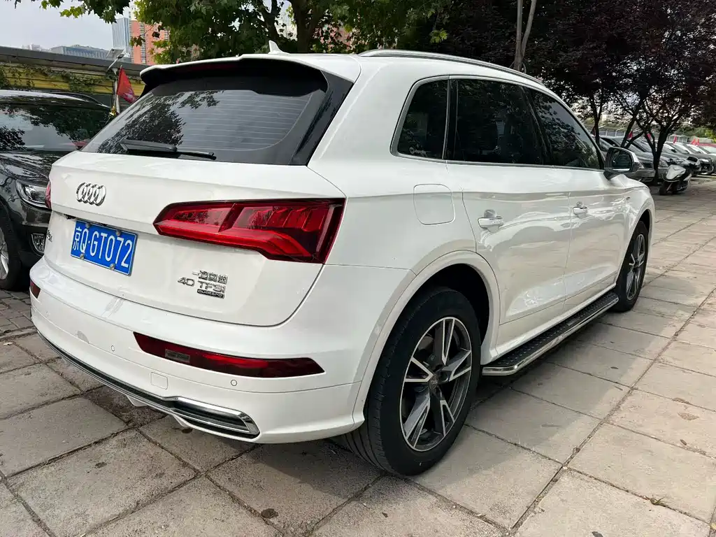 Audi Q5L 2021 — фото 18