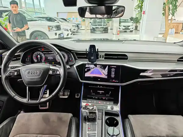 Audi A6L 2022