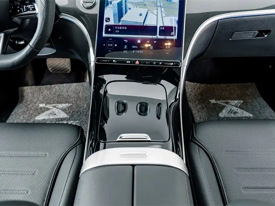 Mercedes-Benz C-Class 2024 — фото 11
