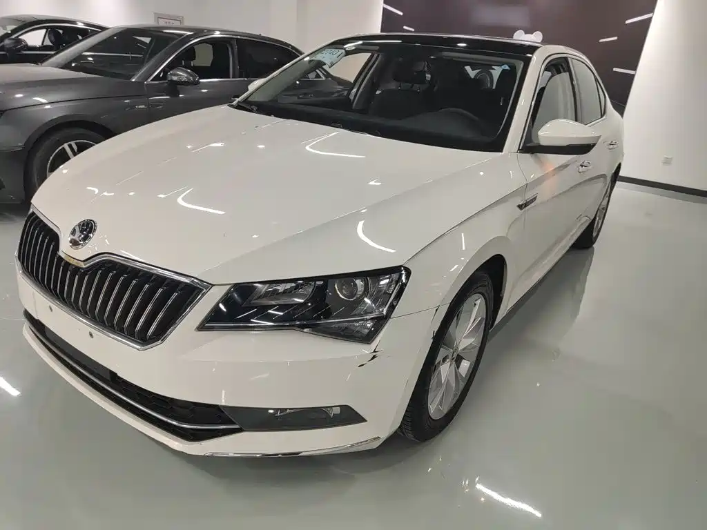 Skoda Superb 2018 — фото 2