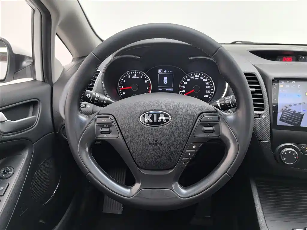 Kia K3 2017 — фото 11