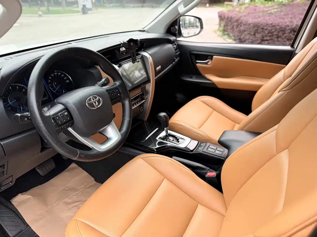 Toyota Fortuner 2018 — фото 10