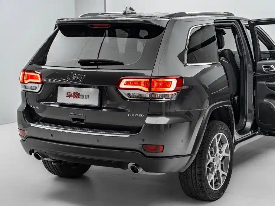 Jeep Grand Cherokee 2023 — фото 38