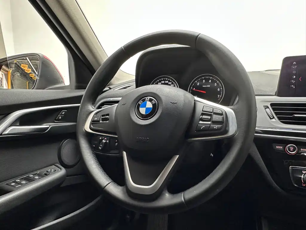 BMW 1 Series 2020 — фото 10
